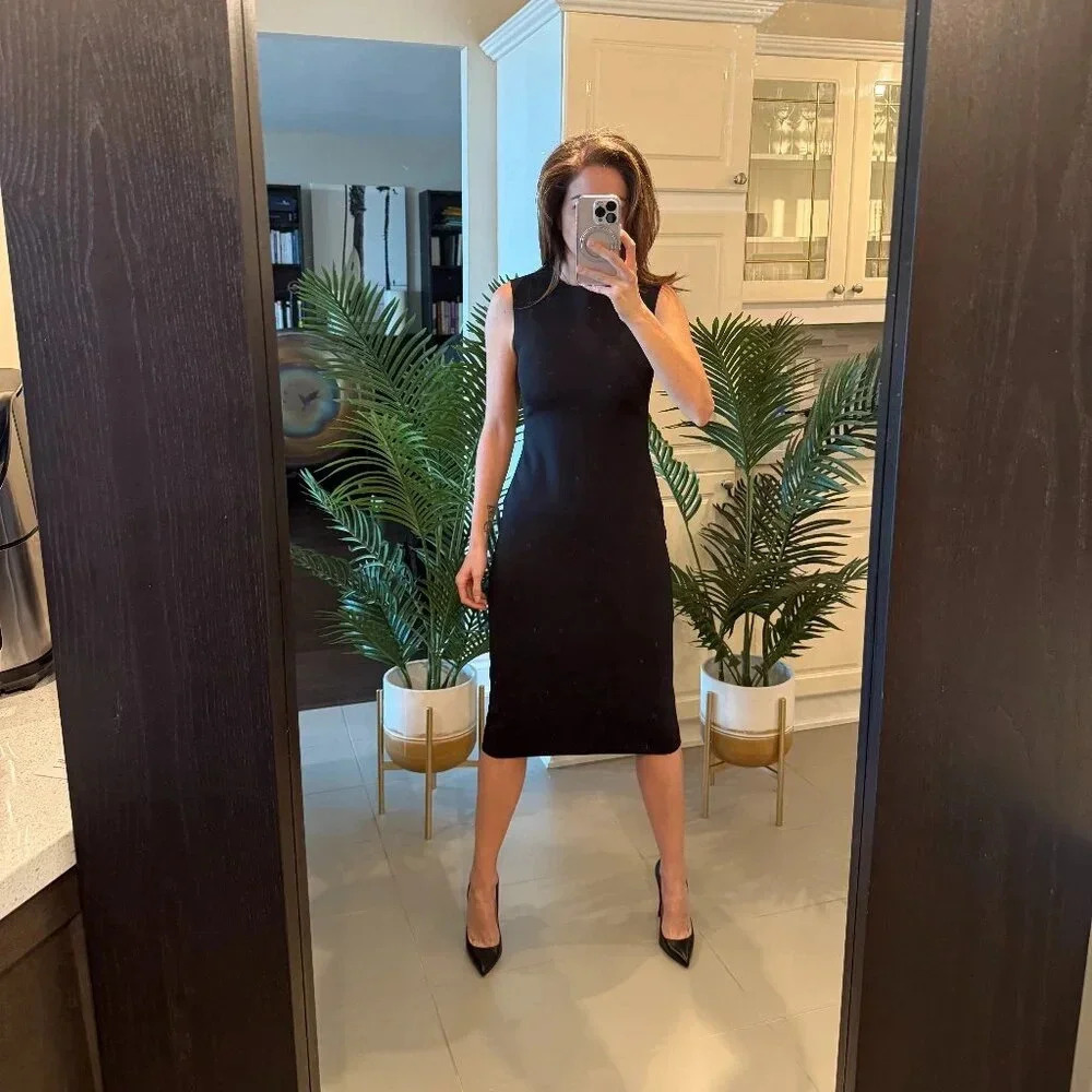 Black Sleeveless  Knee Length Dress, Judith and Charles, US 2